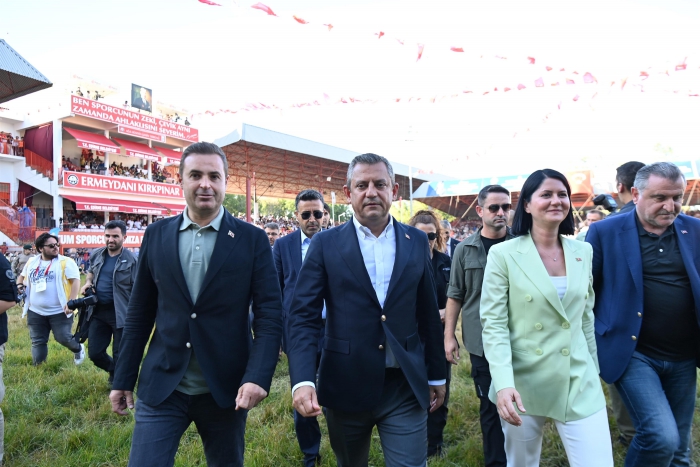 Ahmet Akın ve Siyasi Liderler, Kırkpınar'da Güreşçilere Destek Verdi